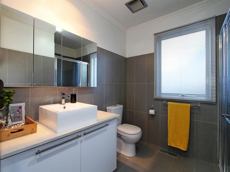 25 DORCHESTER Avenue, Montrose VIC 3765