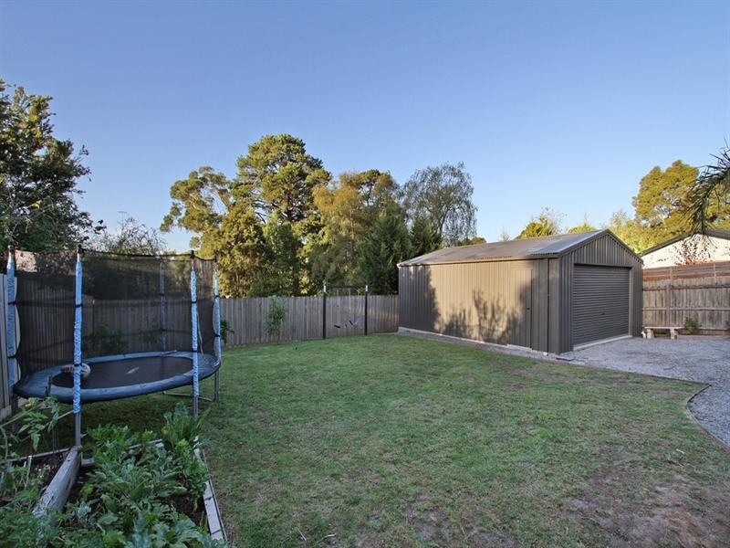 25 DORCHESTER Avenue, Montrose VIC 3765