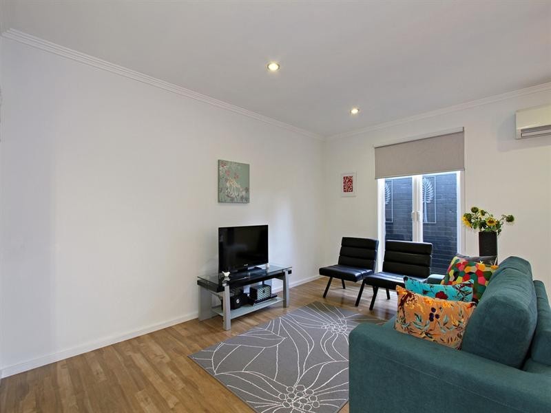 25 DORCHESTER Avenue, Montrose VIC 3765