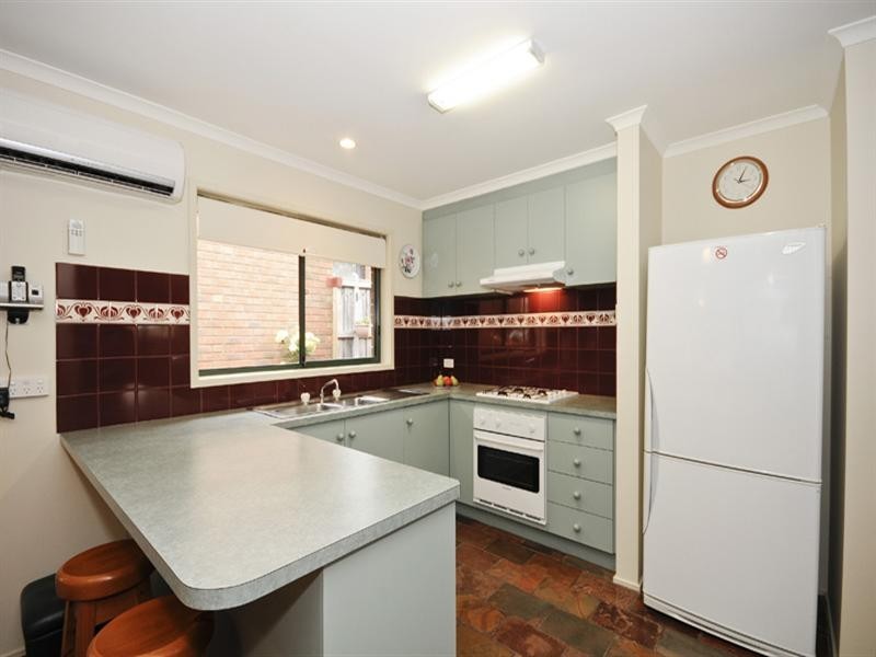 17 COMMERFORD Place, Chirnside Park VIC 3116