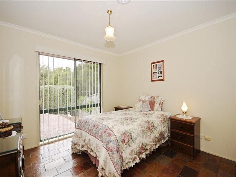 17 COMMERFORD Place, Chirnside Park VIC 3116