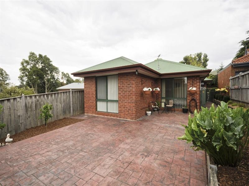 17 COMMERFORD Place, Chirnside Park VIC 3116