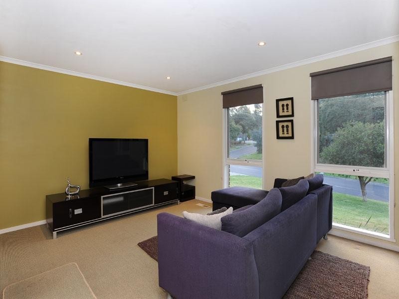 16 LEMONGROVE Crescent, Croydon Hills VIC 3136