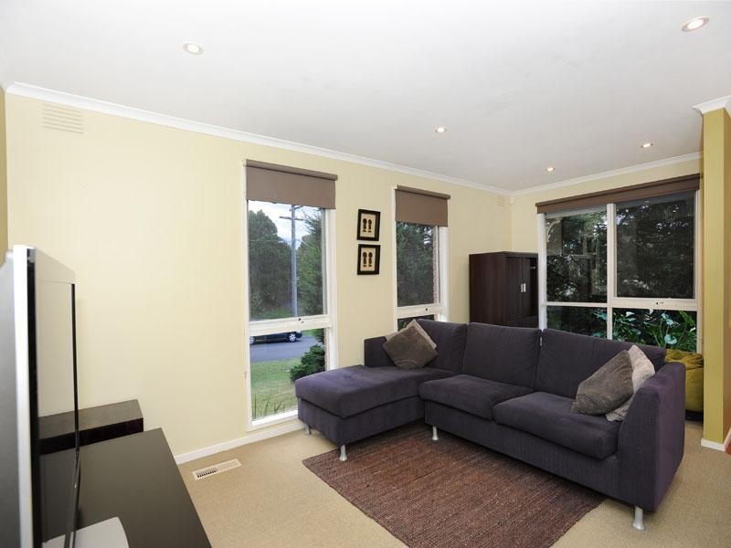 16 LEMONGROVE Crescent, Croydon Hills VIC 3136