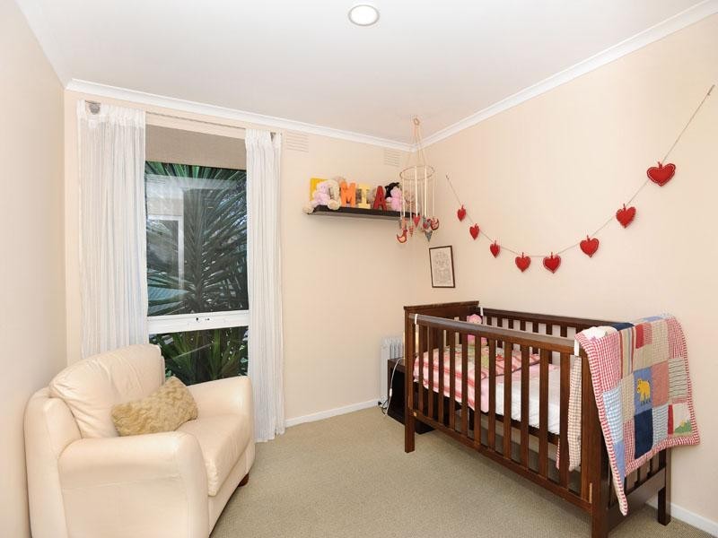 16 LEMONGROVE Crescent, Croydon Hills VIC 3136