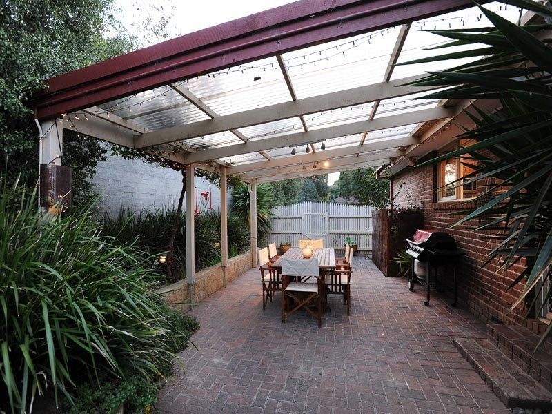 16 LEMONGROVE Crescent, Croydon Hills VIC 3136