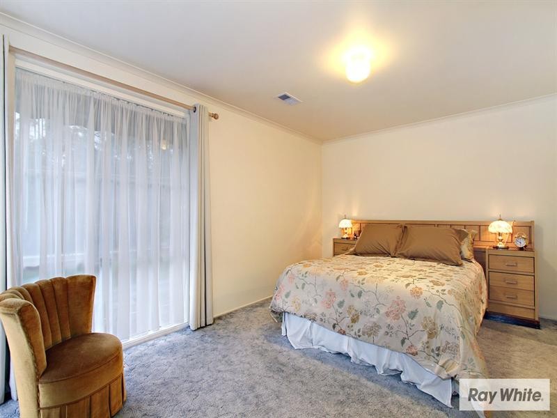 250 CAMBRIDGE ROAD (cnr of Alpine Way), Kilsyth VIC 3137