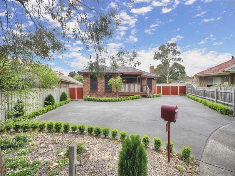 11 Robert Court, Croydon VIC 3136