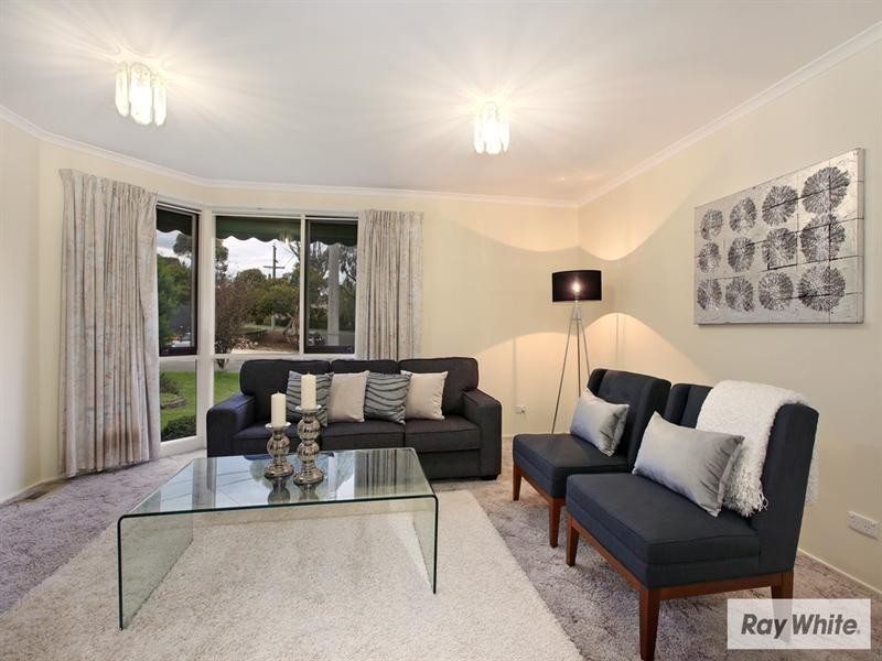 4 DERWENT Close, Croydon Hills VIC 3136