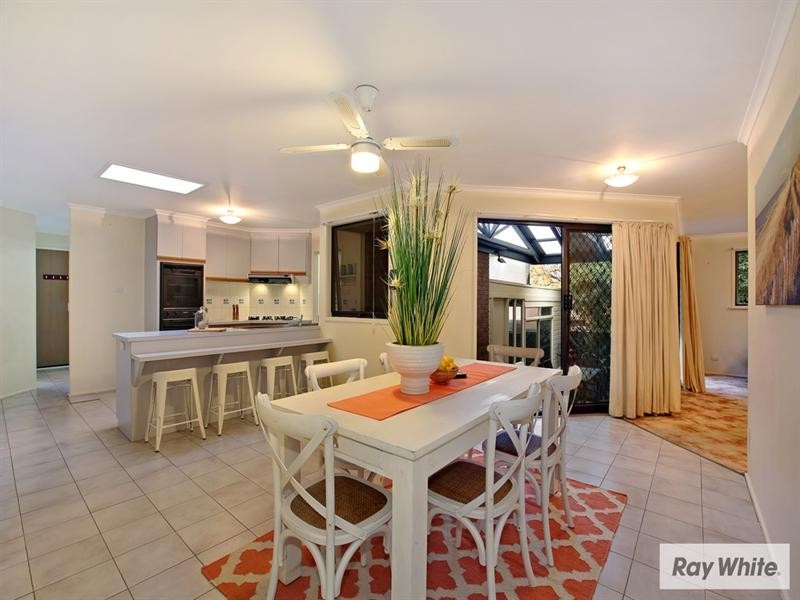 4 DERWENT Close, Croydon Hills VIC 3136
