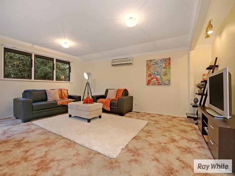4 DERWENT Close, Croydon Hills VIC 3136