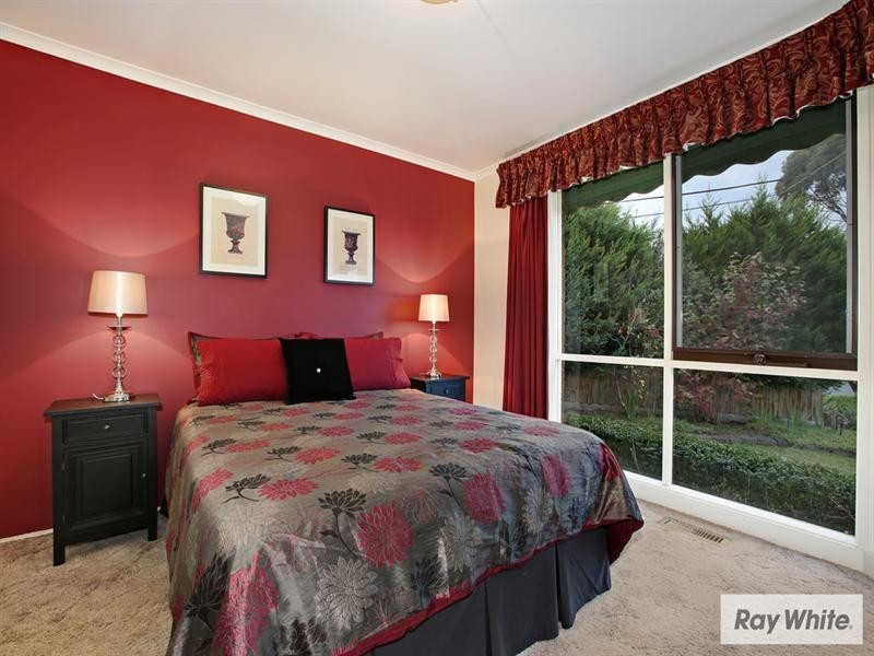 4 DERWENT Close, Croydon Hills VIC 3136