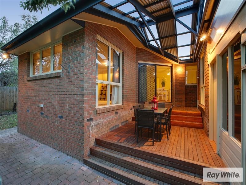 4 DERWENT Close, Croydon Hills VIC 3136