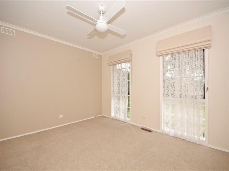 9 Larissa Court, Croydon VIC 3136