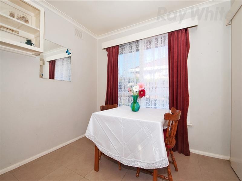 28 THOMAS Street, Croydon South VIC 3136