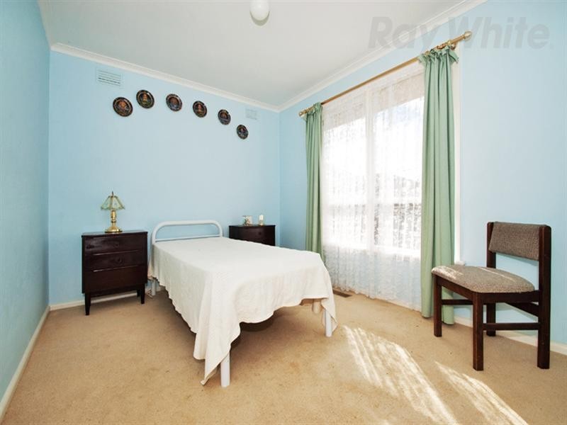 28 THOMAS Street, Croydon South VIC 3136