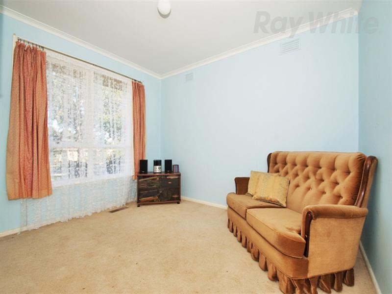 28 THOMAS Street, Croydon South VIC 3136