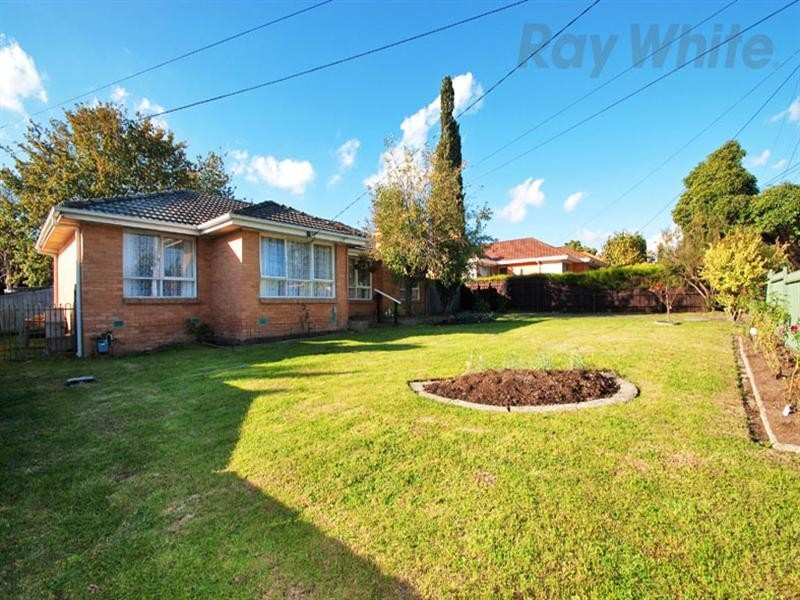 28 THOMAS Street, Croydon South VIC 3136