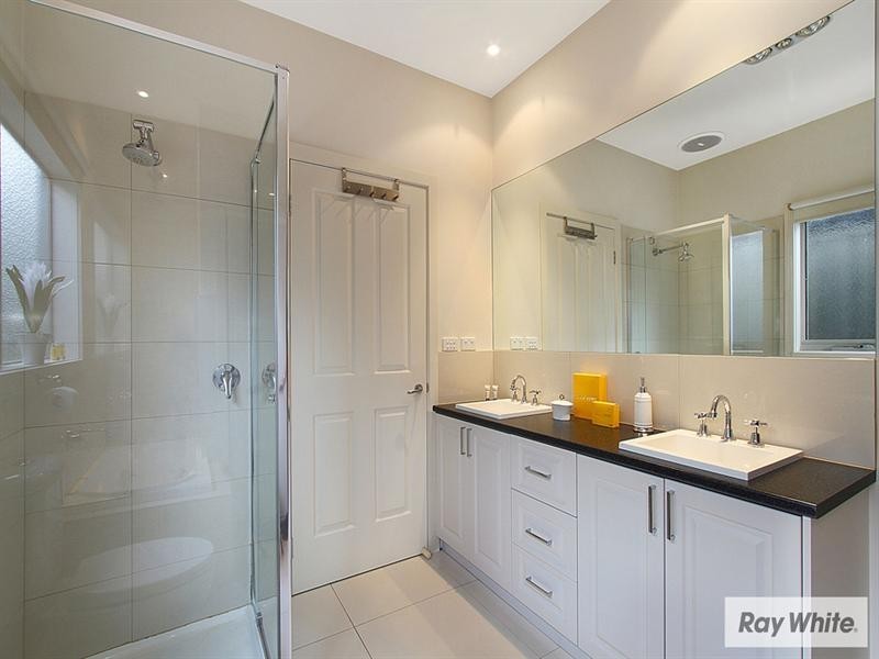 Unit 3, 5 BRAMBLEBERRY Lane, Chirnside Park VIC 3116