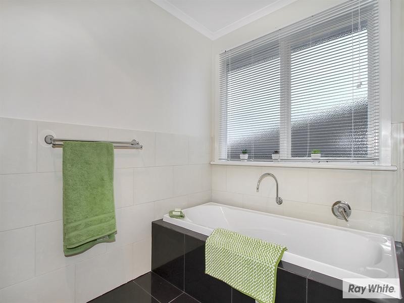 7 PACIFIC Drive, Mooroolbark VIC 3138