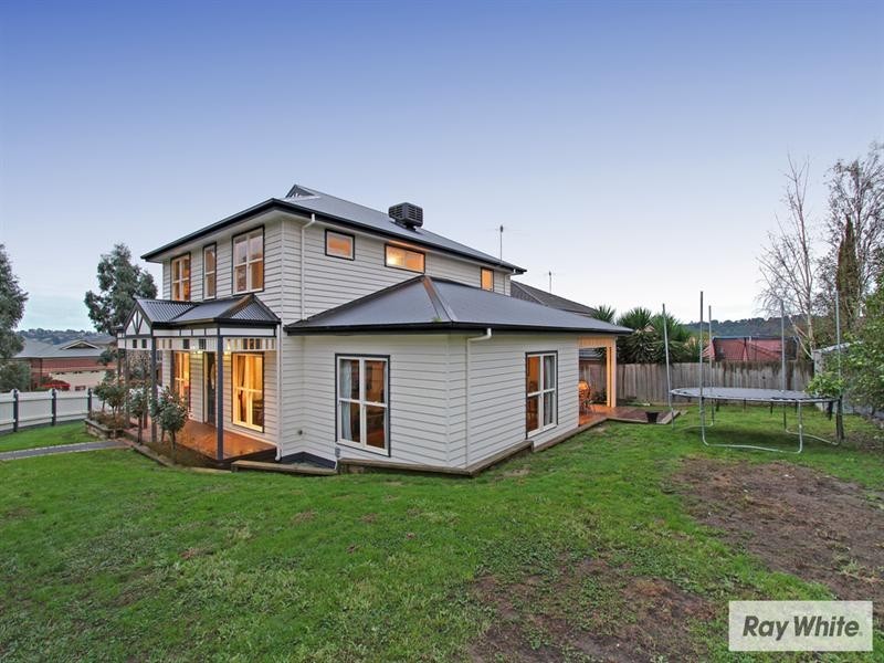 7 PACIFIC Drive, Mooroolbark VIC 3138