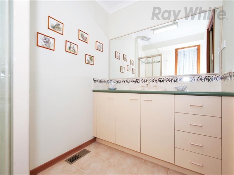 40 BLACK SPRINGS Road, Chirnside Park VIC 3116