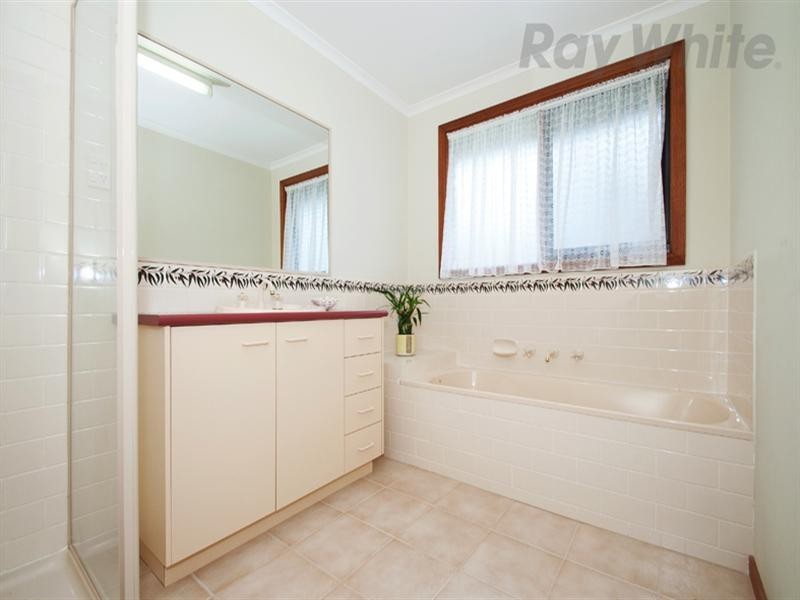 40 BLACK SPRINGS Road, Chirnside Park VIC 3116