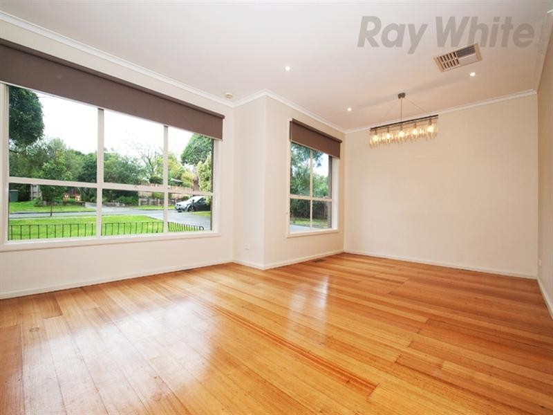 2 Mackenzie Court, Croydon South VIC 3136