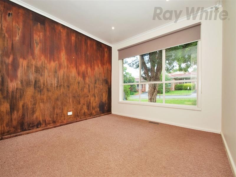 2 Mackenzie Court, Croydon South VIC 3136
