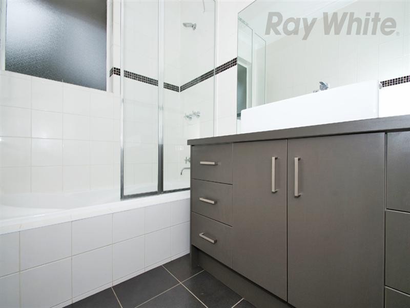 2 Mackenzie Court, Croydon South VIC 3136
