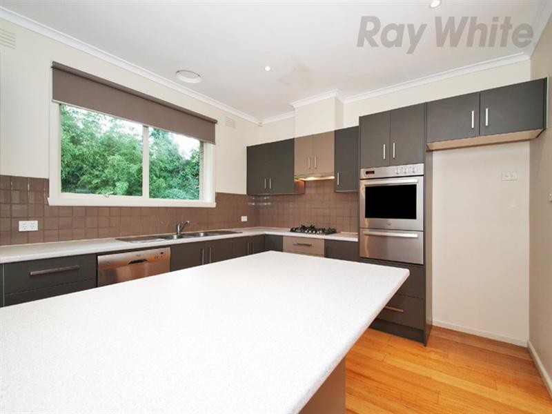 2 Mackenzie Court, Croydon South VIC 3136