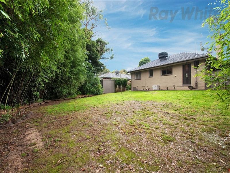 2 Mackenzie Court, Croydon South VIC 3136