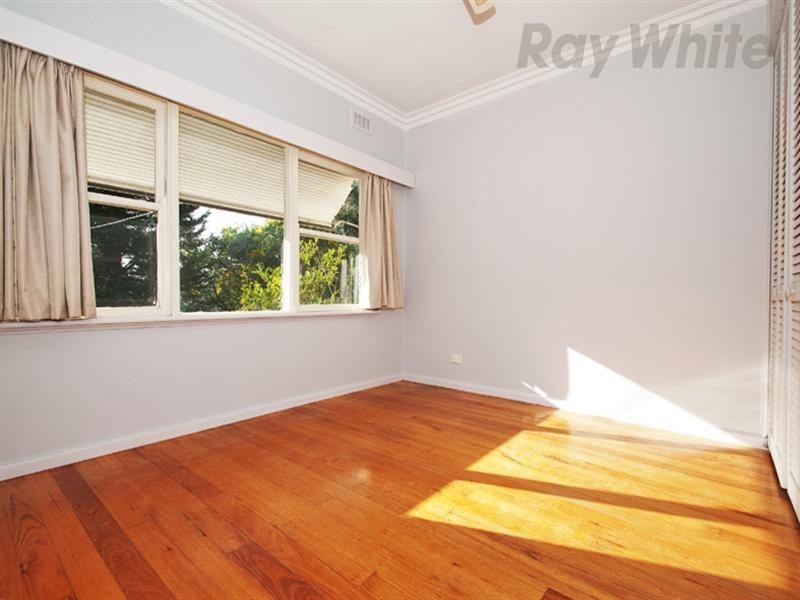 18 Vasey Concourse, Ringwood East VIC 3135