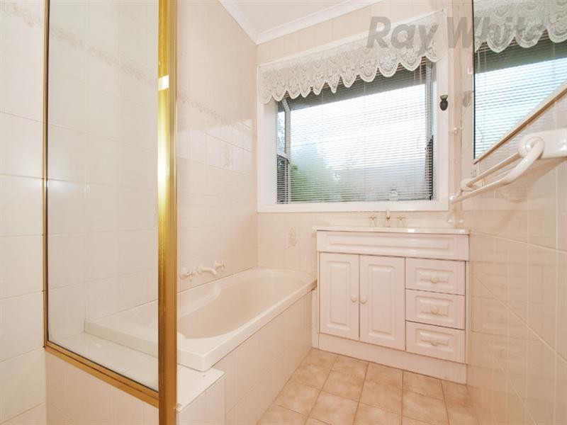 4 WARRUGA Court, Croydon VIC 3136