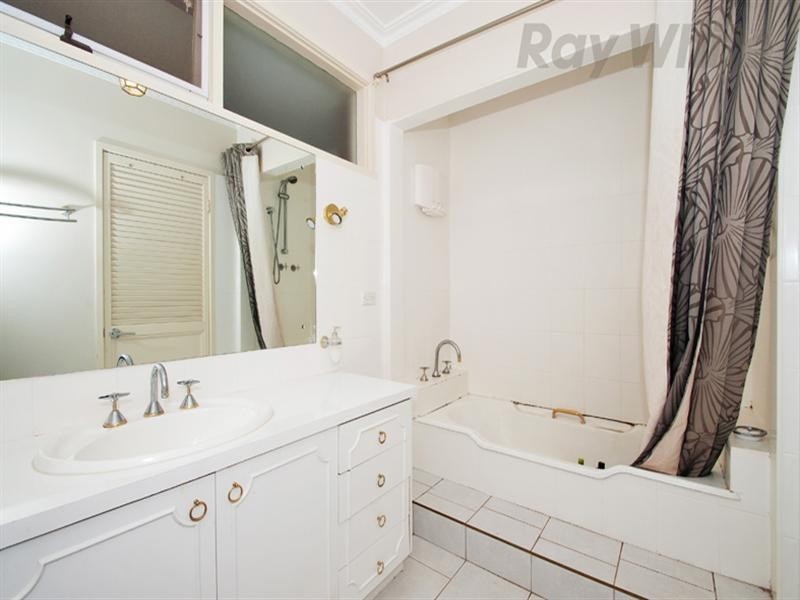 1 Cotswold Court, Chirnside Park VIC 3116