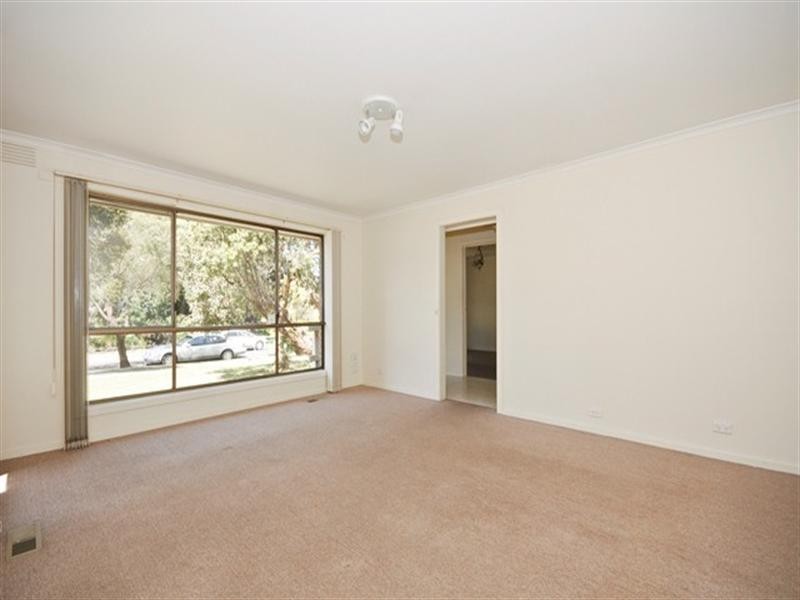 2 MELTON Grove, Croydon VIC 3136
