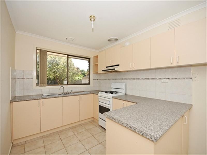 2 MELTON Grove, Croydon VIC 3136