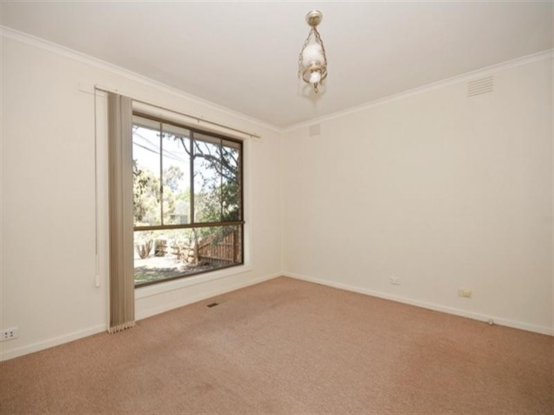 2 MELTON Grove, Croydon VIC 3136