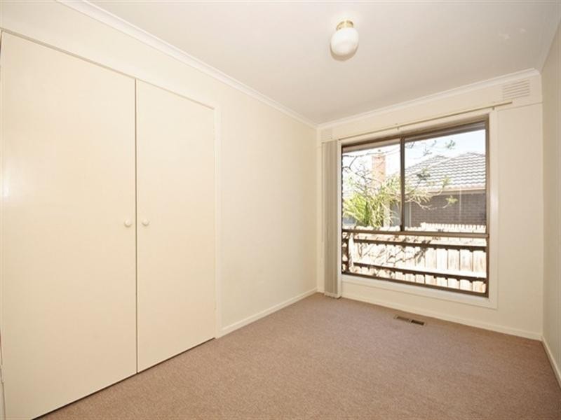 2 MELTON Grove, Croydon VIC 3136