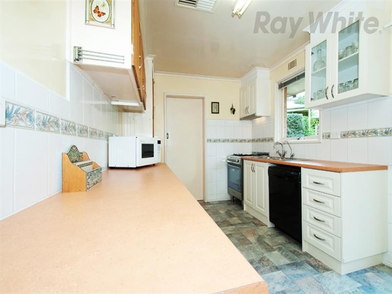 94 MOUNT VIEW Parade, Croydon VIC 3136