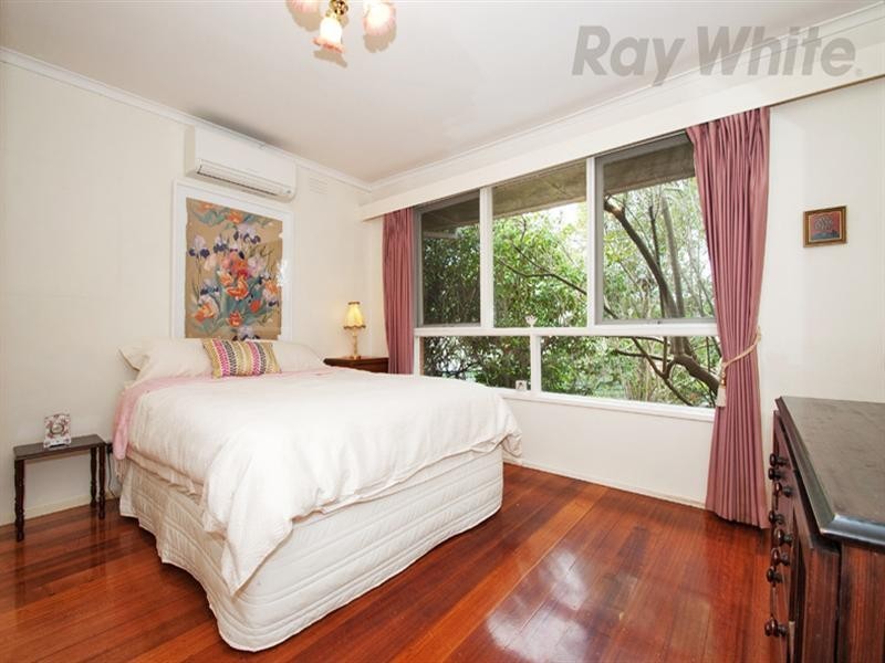94 MOUNT VIEW Parade, Croydon VIC 3136