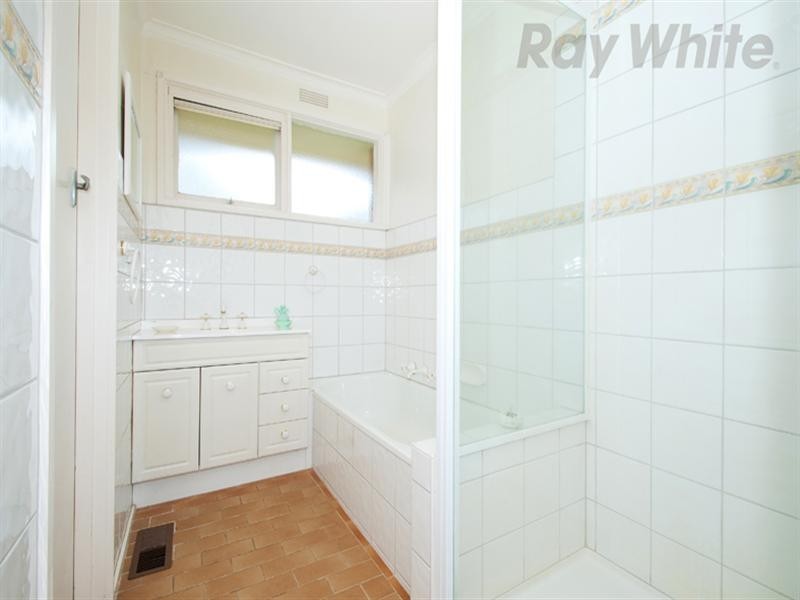 94 MOUNT VIEW Parade, Croydon VIC 3136