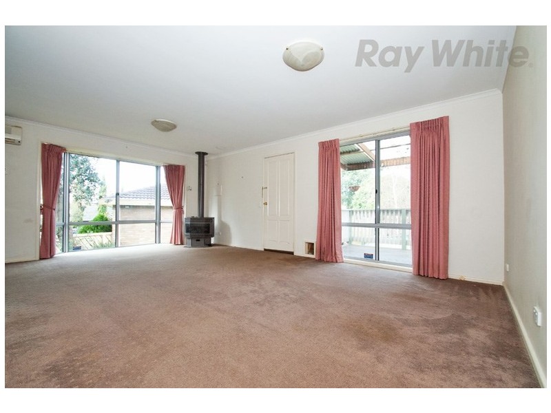 4 MIRNONG Court, Croydon North VIC 3136