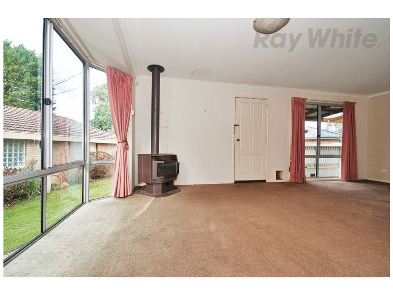4 MIRNONG Court, Croydon North VIC 3136