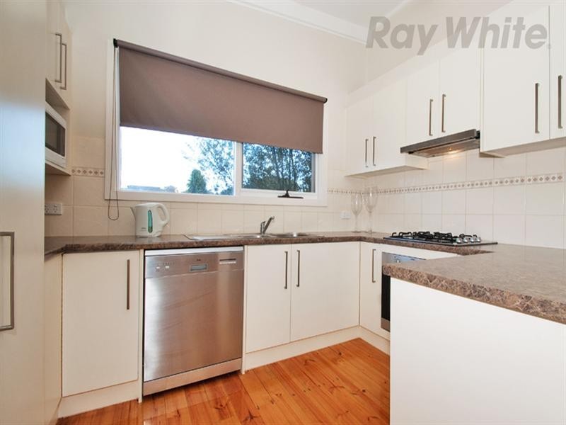 4 CAROLE Avenue, Chirnside Park VIC 3116