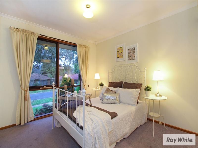 14 TARA Close, Croydon VIC 3136