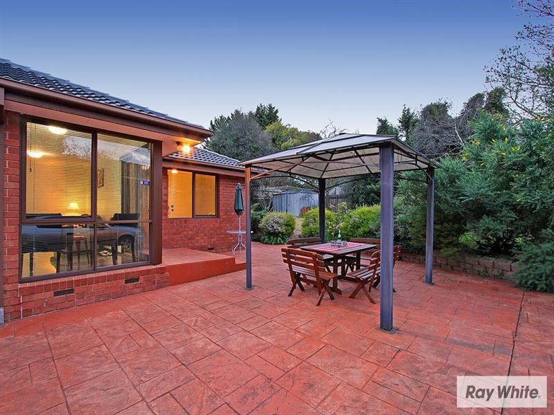 14 TARA Close, Croydon VIC 3136