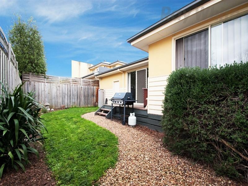 2/97 Liverpool Road, Kilsyth VIC 3137