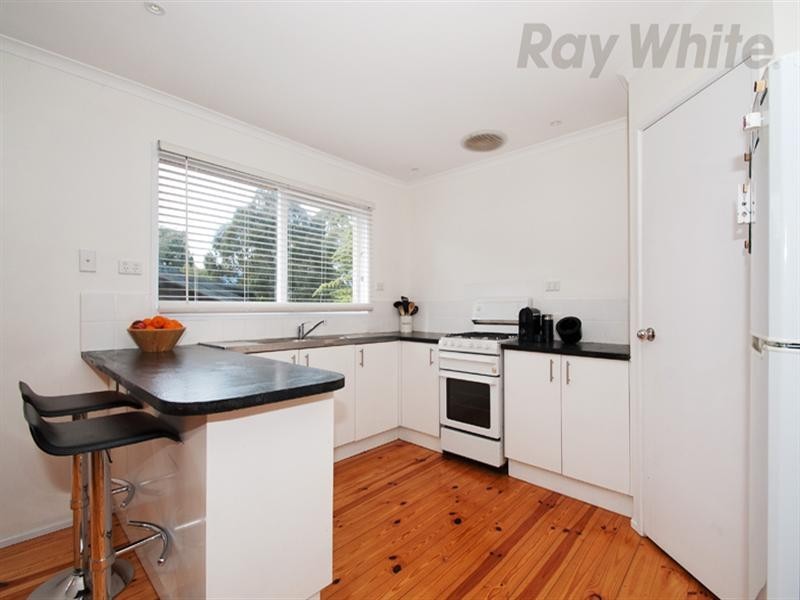 24 Shrubby Walk, Croydon South VIC 3136
