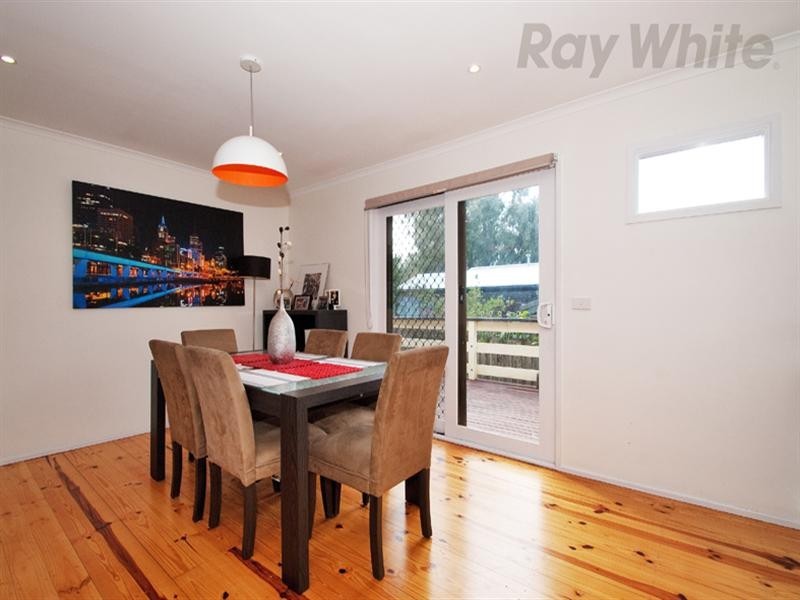 24 Shrubby Walk, Croydon South VIC 3136